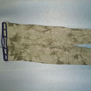 NWOT Motive Focus Olive Tie-Dye Women's Leggings